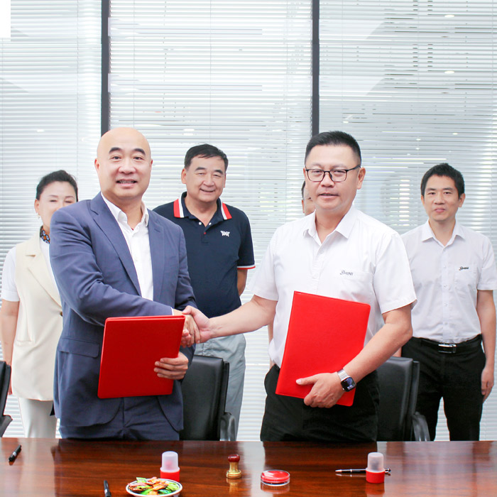 【信易集团】强强联手！信易与光启共塑塑料粉碎机绿色未来